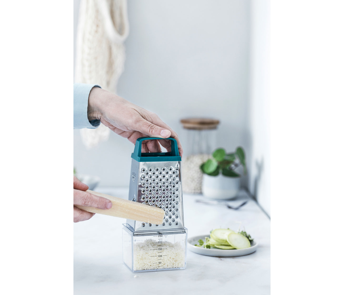 RALLADOR 4 CARAS INOX CON DEPOSITO LACOR