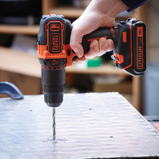 TALADRO PERCUTOR BDCHD18K-QW BLACK+DECKER,1 bat 1,5Ah Litio, cargador y maletín