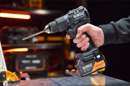TALADRO PERCUTOR McLaren XR 18V 90Nm CARGADOR+2BAT5Ah, DCD86MP2T-QW, DeWALT