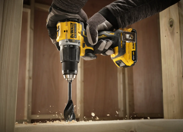 TALADRO PERCUTOR 18V 74Nm 2BAT 2AH+CARGADOR DCD799D2T DEWALT