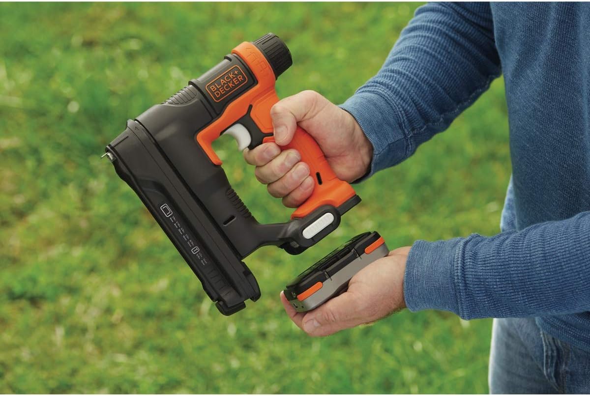 GRAPADORA/CLAVADORA 12V SIN BATERIA NI CARGADOR BLACK+DECKER
