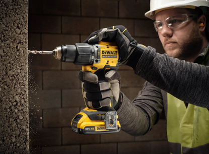 TALADRO PERCUTOR 18V 74Nm 2BAT 2AH+CARGADOR DCD799D2T DEWALT
