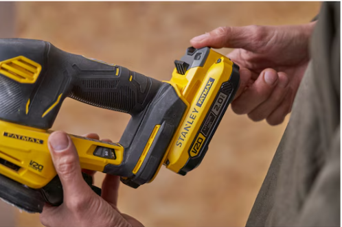 Colocación de batería V20 en lijadora STANLEY FATMAX SFMCW221D1S-QW