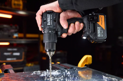 TALADRO PERCUTOR McLaren XR 18V 90Nm CARGADOR+2BAT5Ah, DCD86MP2T-QW, DeWALT