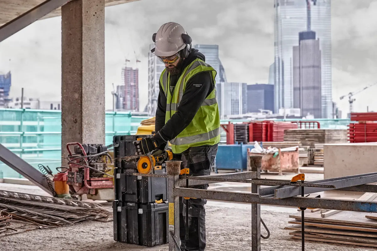 MINI-AMOLADORA SIN ESCOBILLAS 2BatX54V/6Ah 125mm, DCG418T2-QW , DEWALT