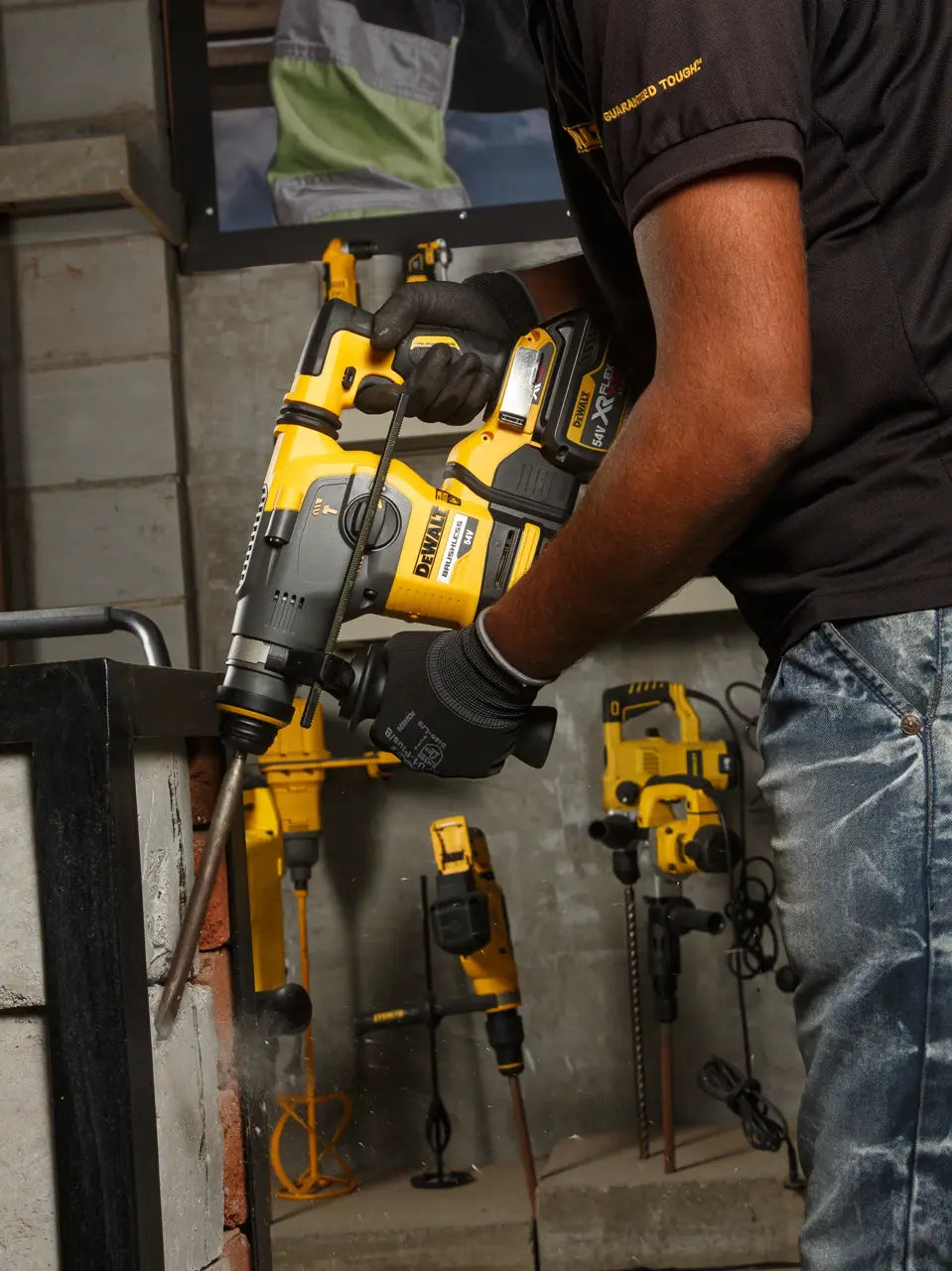 MARTILLO ELECTRONEUMATICO SIN ESCOBILLAS XR 18V SDS-PLUS SIN CARGADOR/BATERIA DEWALT
